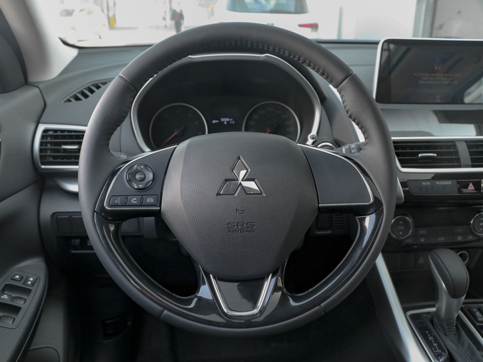 广汽三菱  1.5T CVT两驱梦想版 方向盘