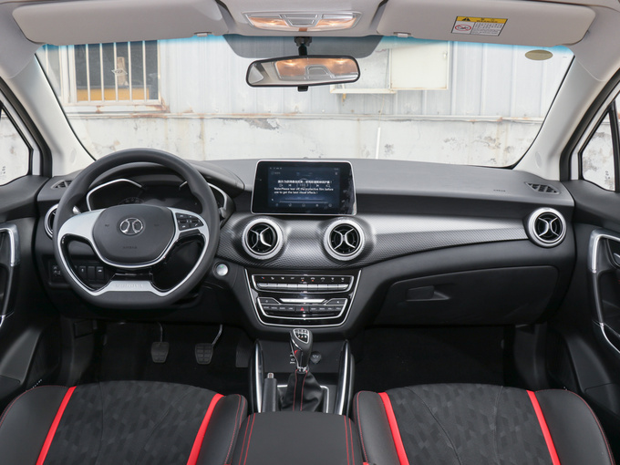 北京汽车  1.5L 手动豪华版 国VI 大中控全景