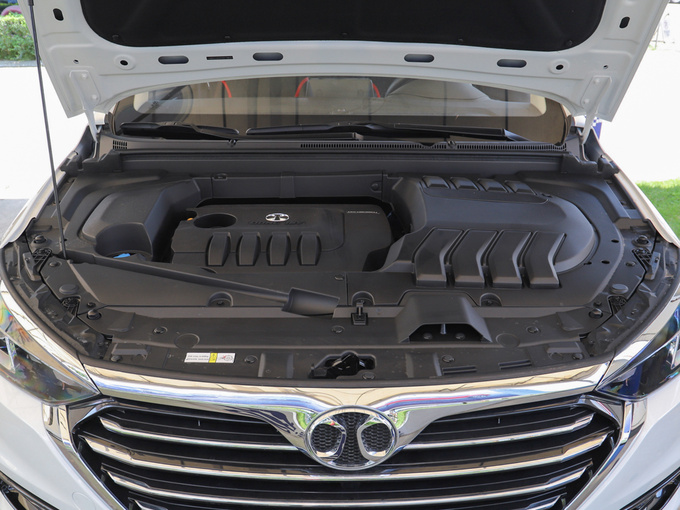 北京汽车  1.5L 手动豪华版 国VI 发动机舱