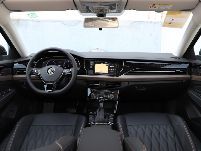 上汽大眾  330TSI 豪華版 大中控全景