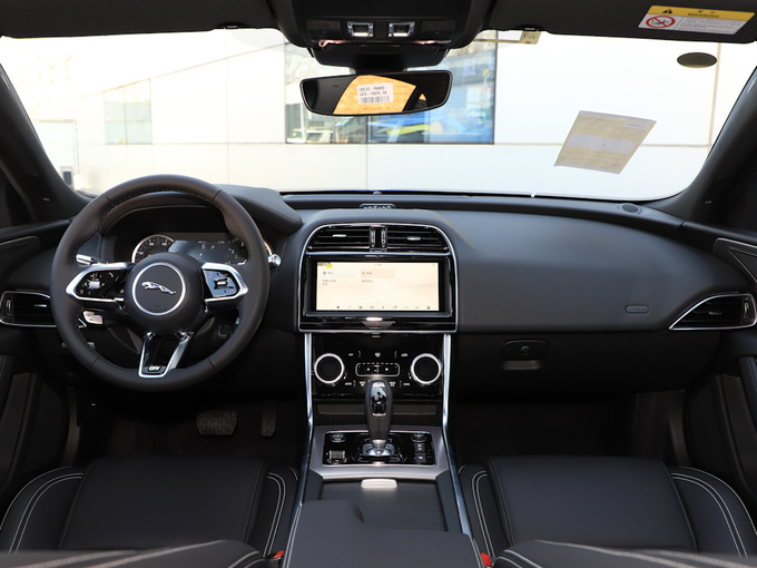 奇瑞捷豹路虎  2.0T 200PS R-DYNAMIC 大中控全景