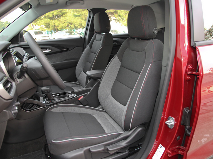 雪佛兰（国产）  435T Redline CVT两驱锋锐版 前排座椅
