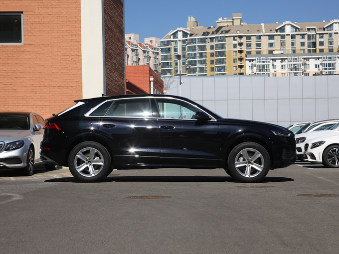 奥迪(进口)  45 TFSI 豪华致雅型 正右侧