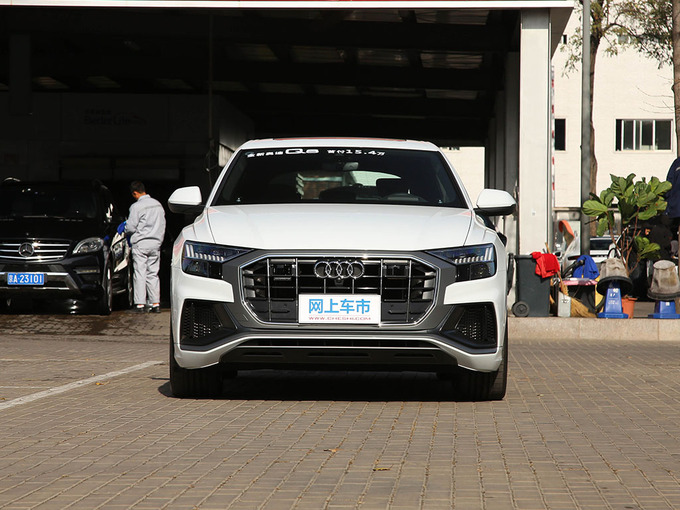 奥迪(进口)  55 TFSI 至尊限量版 正前
