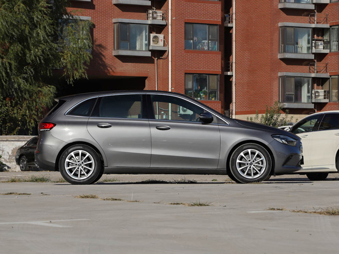 奔馳(進口) B 200 正右側(cè)