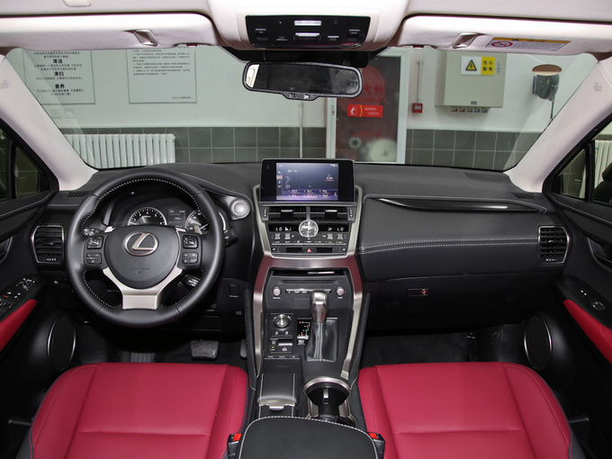 雷克萨斯 200 全驱 锋尚版 大中控全景