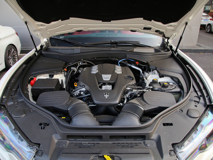 玛莎拉蒂  3.0T 350Hp 标准版 发动机舱
