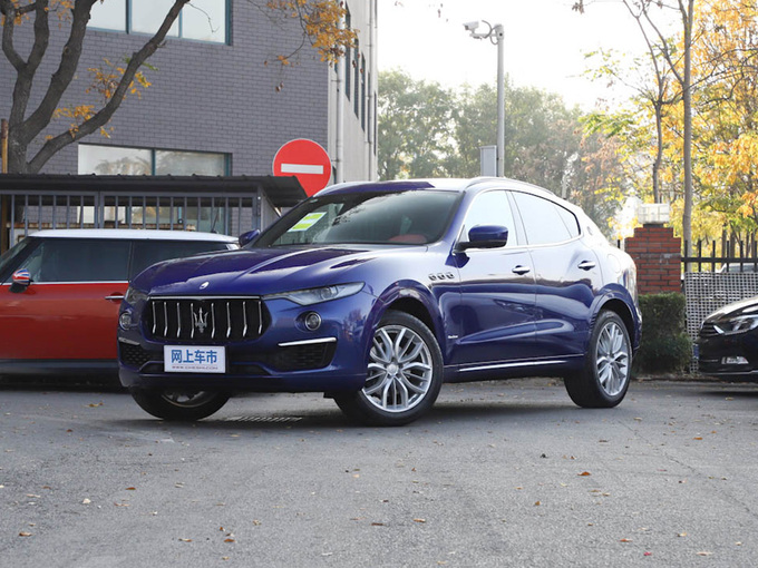 玛莎拉蒂  3.0T 350Hp 豪华版 左前正45度