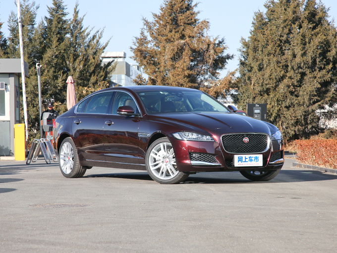 奇瑞捷豹路虎  XFL 2.0T P250 右前正45度