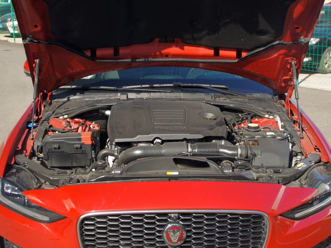 奇瑞捷豹路虎 2.0T 250PS R-DYNAMIC 发动机舱