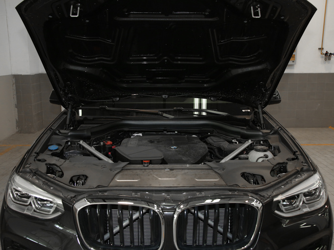 宝马(进口)  xDrive30i 发动机舱