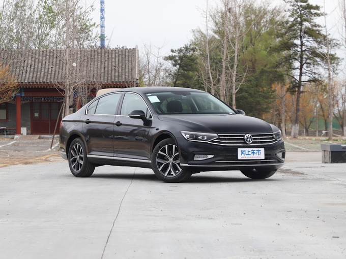 一汽-大众  330TSI DSG 右前正45度