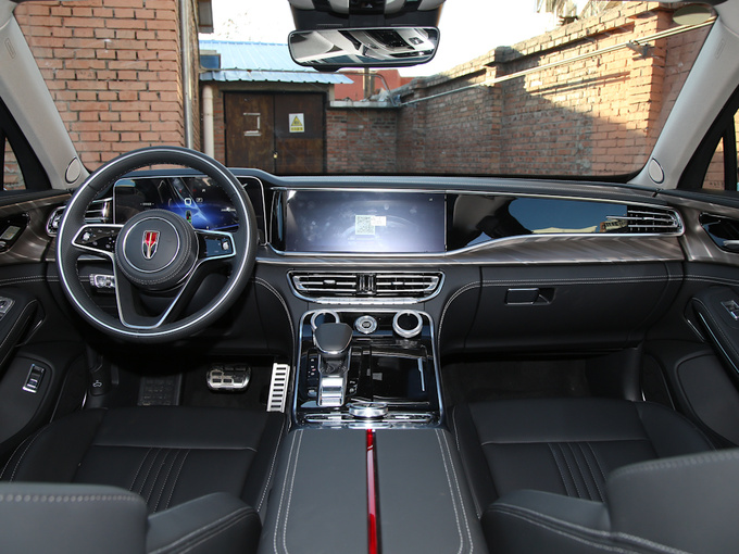 一汽红旗  2.0T 大中控全景