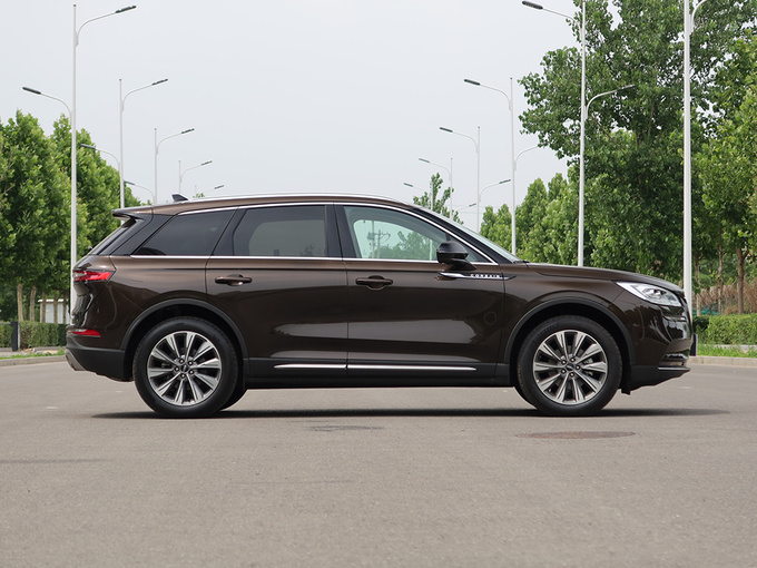 长安林肯  2.0T 正右侧