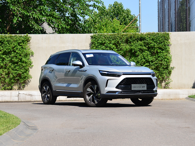 BEIJING汽车  1.5TD DCT致领版 右前正45度