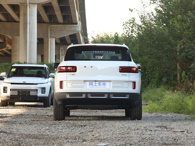 吉利汽车  300T i9 正后