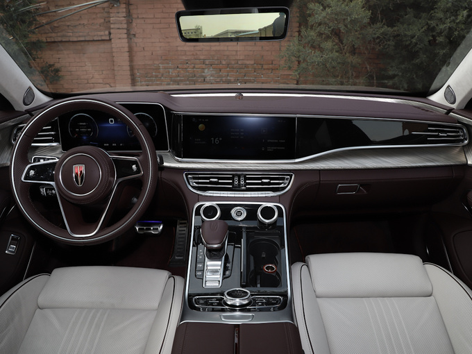 一汽红旗 3.0T 大中控全景