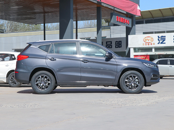 比亚迪  经典版 1.5T 正右侧