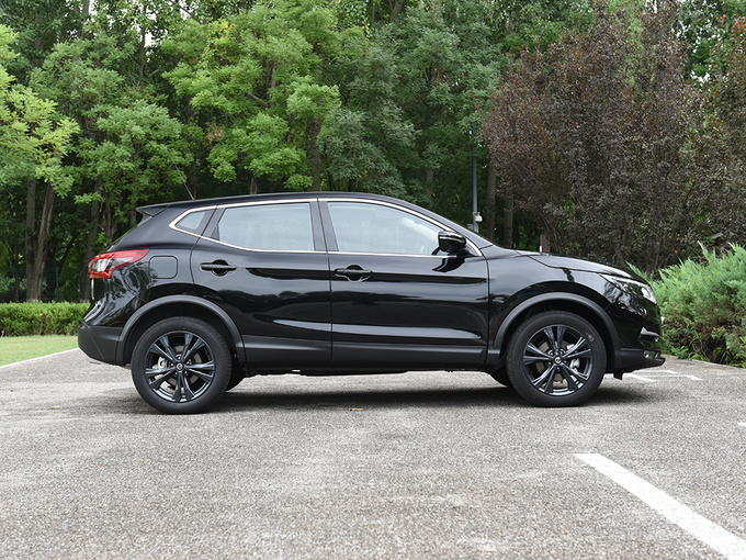 东风日产 2.0L 正右侧