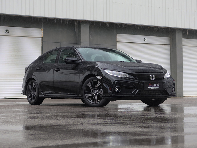 东风本田  HATCHBACK 220TURBO 右前正45度