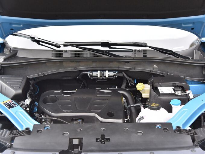上汽荣威  PLUS 300TGI 发动机舱