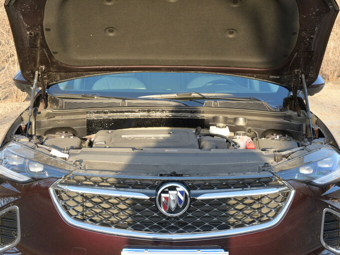 别克  652T 发动机舱