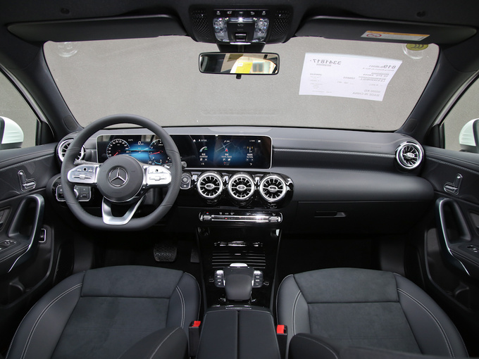 北京奔驰  改款 A 200 L 大中控全景