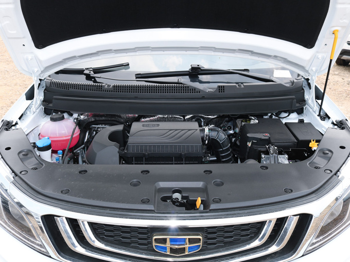 吉利汽车  1.5L 发动机舱