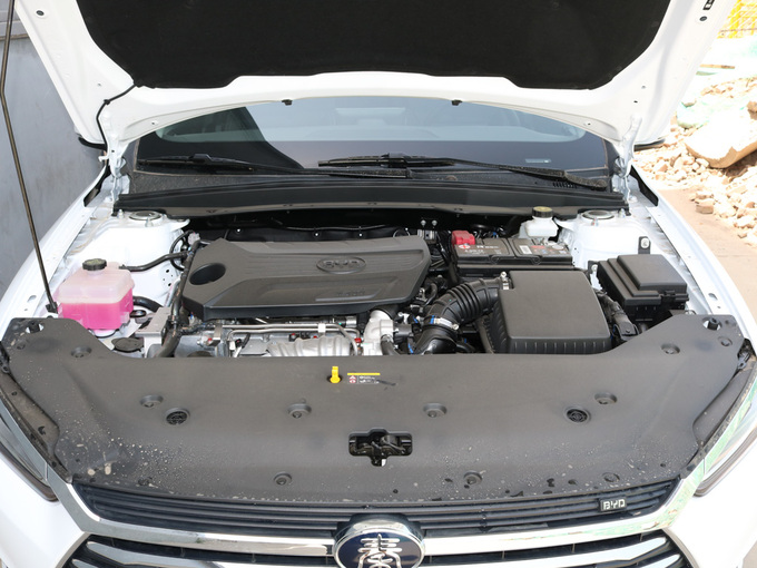 比亚迪  超越版 1.5TI 发动机舱