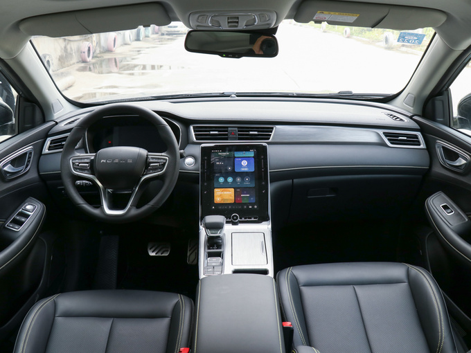 上汽荣威  300TGI 大中控全景