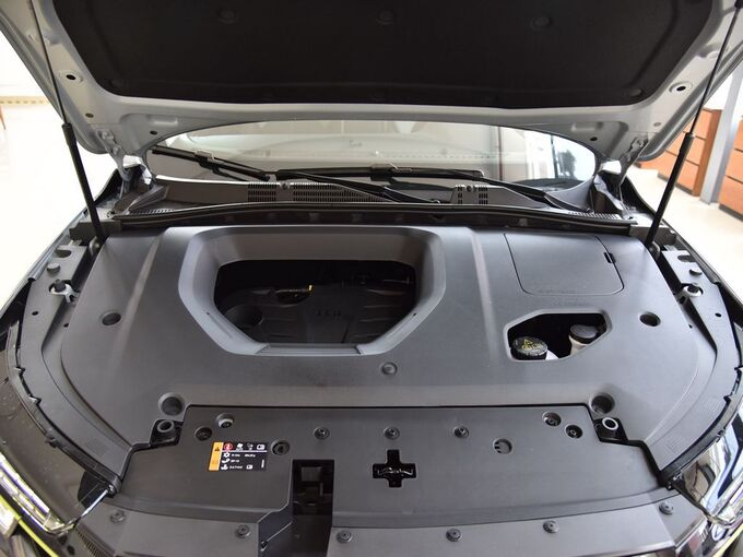 上汽荣威  300TGI 发动机舱