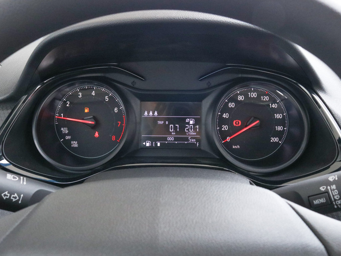 雪佛兰  320 仪表盘