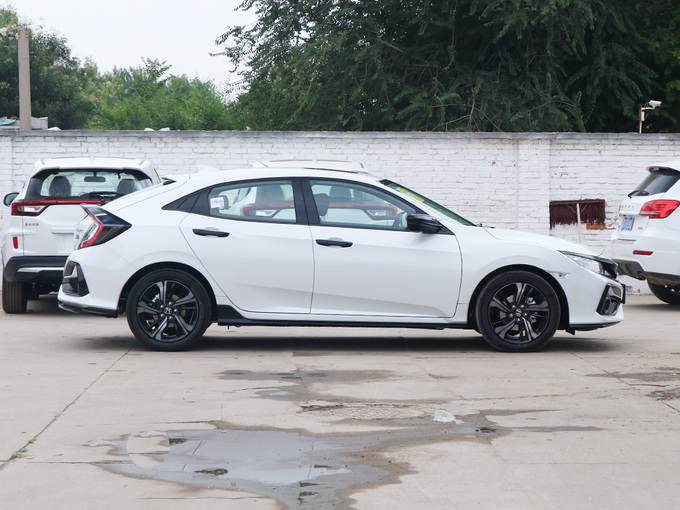 东风本田  HATCHBACK 220TURBO 正右侧