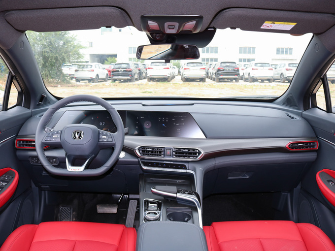 长安汽车  1.5T 大中控全景