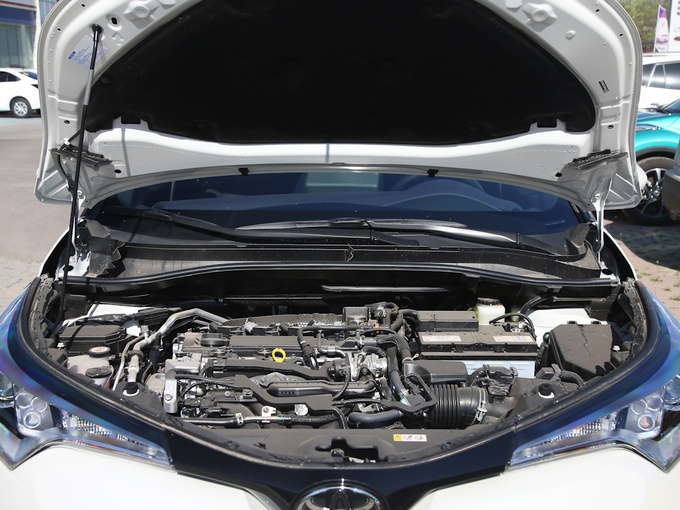 一汽丰田  2.0L 发动机舱