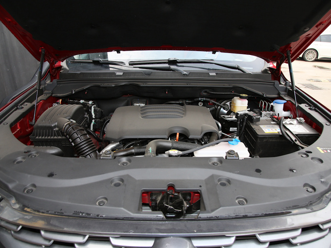 长城   发动机舱