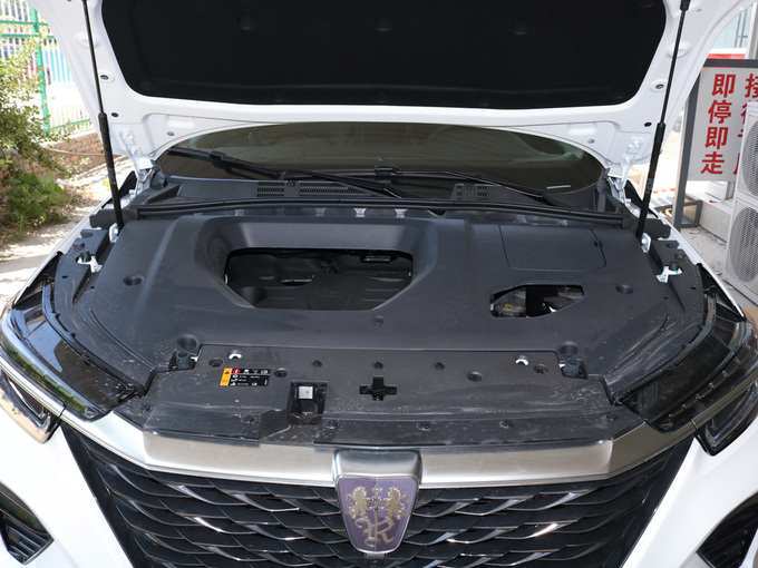 上汽荣威  300TGI 发动机舱