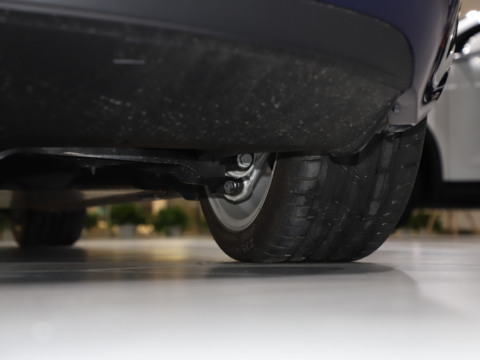 特斯拉中国   右后悬架