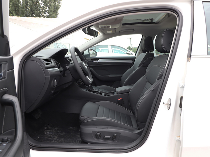 斯柯达  改款 TSI280 前排空间