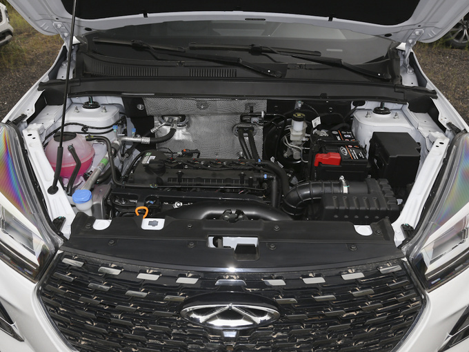 奇瑞汽車  1.5L 發(fā)動機(jī)艙