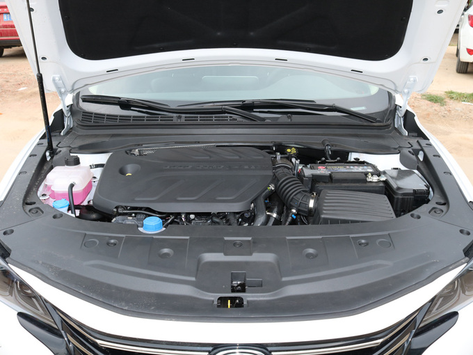 长安汽车  蓝鲸版 1.5T 发动机舱