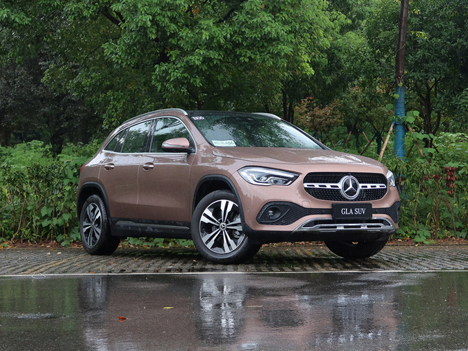 北京奔驰  GLA 右前正45度