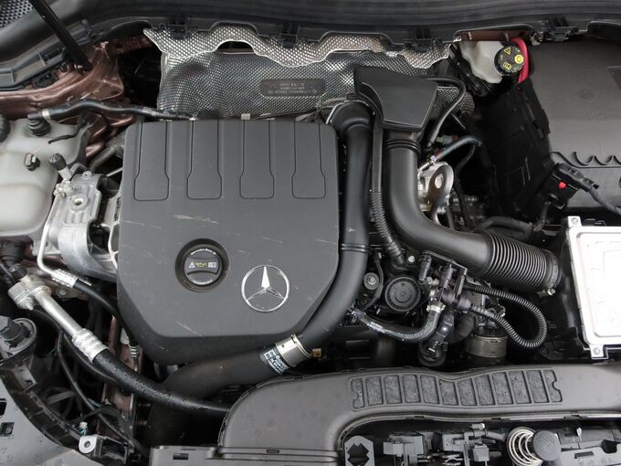 北京奔驰  GLA 发动机舱