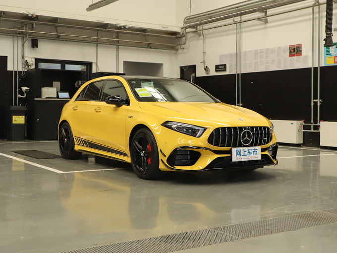 奔驰-AMG  AMG A 45 S 4MATIC+ 右前正45度