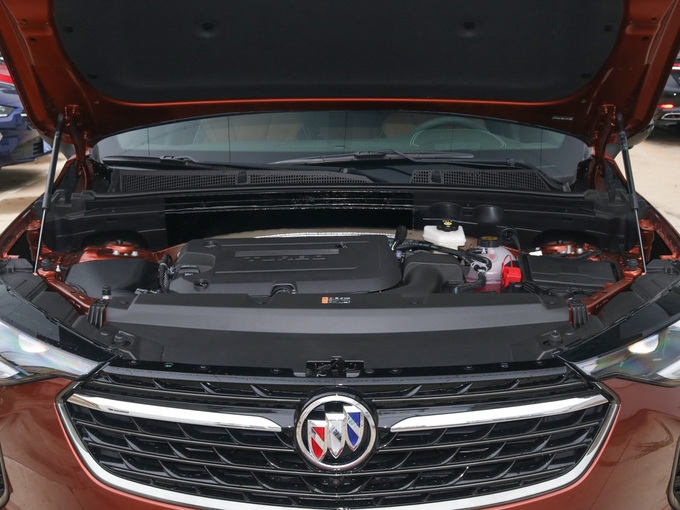 别克  652T 发动机舱