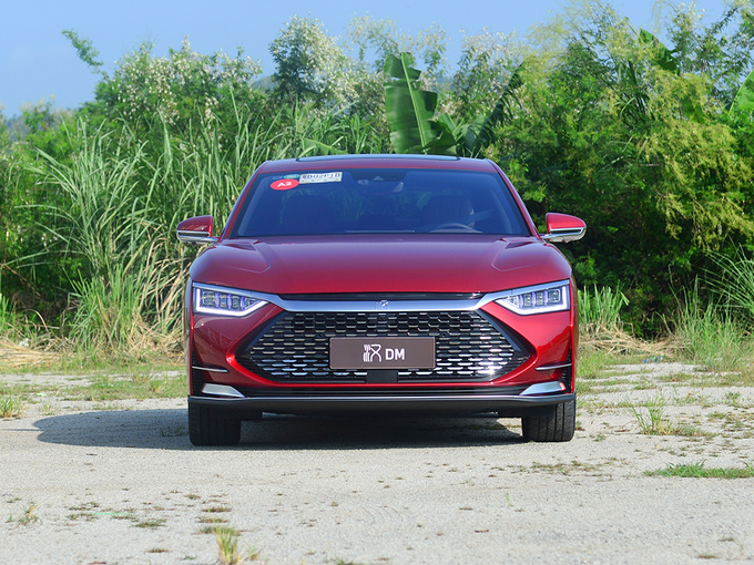 比亚迪  DM 正前