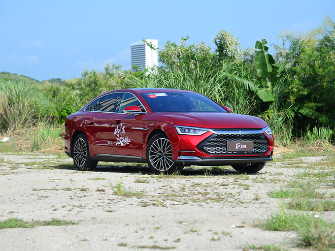 比亚迪  DM 右前正45度