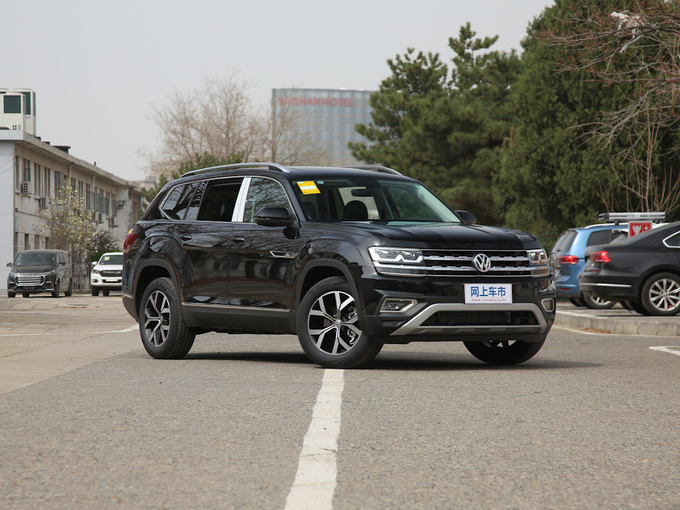 上汽大众  改款 330TSI 右前正45度