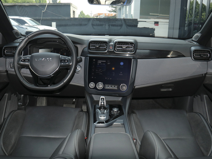 领克  1.5TD DCT劲 大中控全景