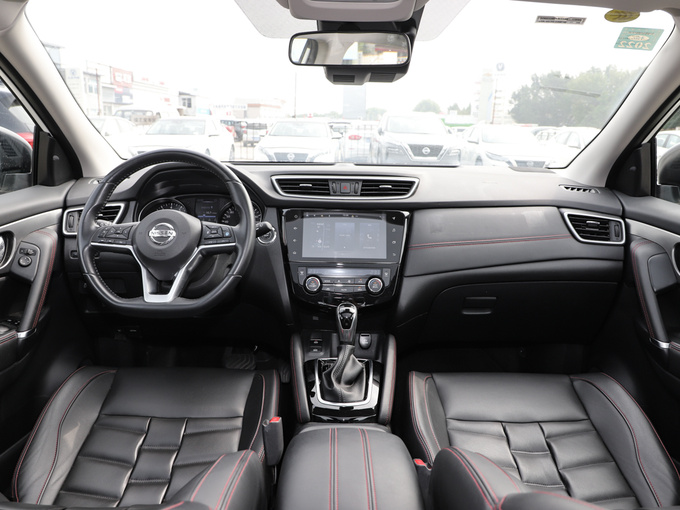 东风日产  2.0L 大中控全景